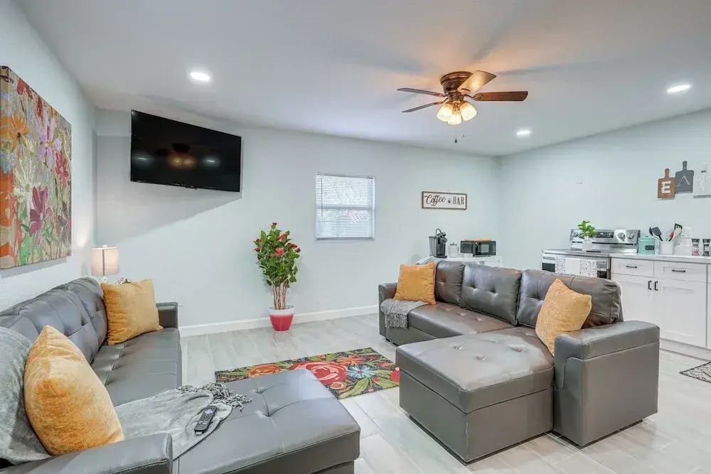 Vibrant Tampa Home: Perfect for Long Stays!