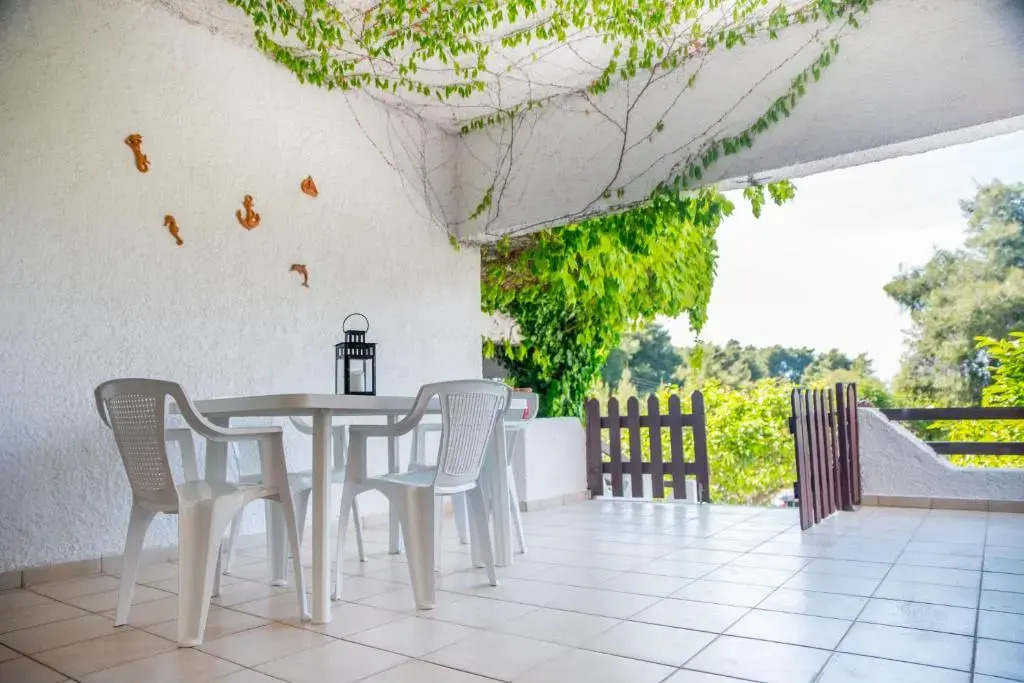 ILIOCHARI sea view apartments Oropos - Kalamos