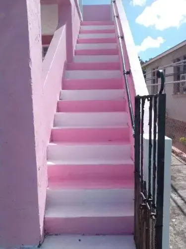 Da Pink and White Castle 2