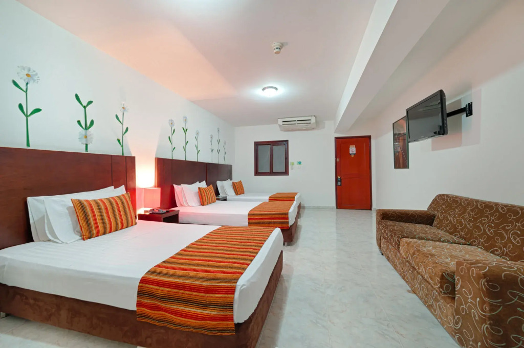 TAMA Hotel Granada Real Cali