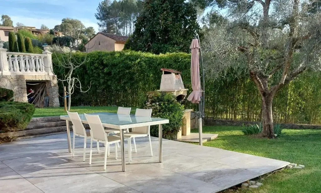 Gîte LES PINS climatisé piscine jardin parking
