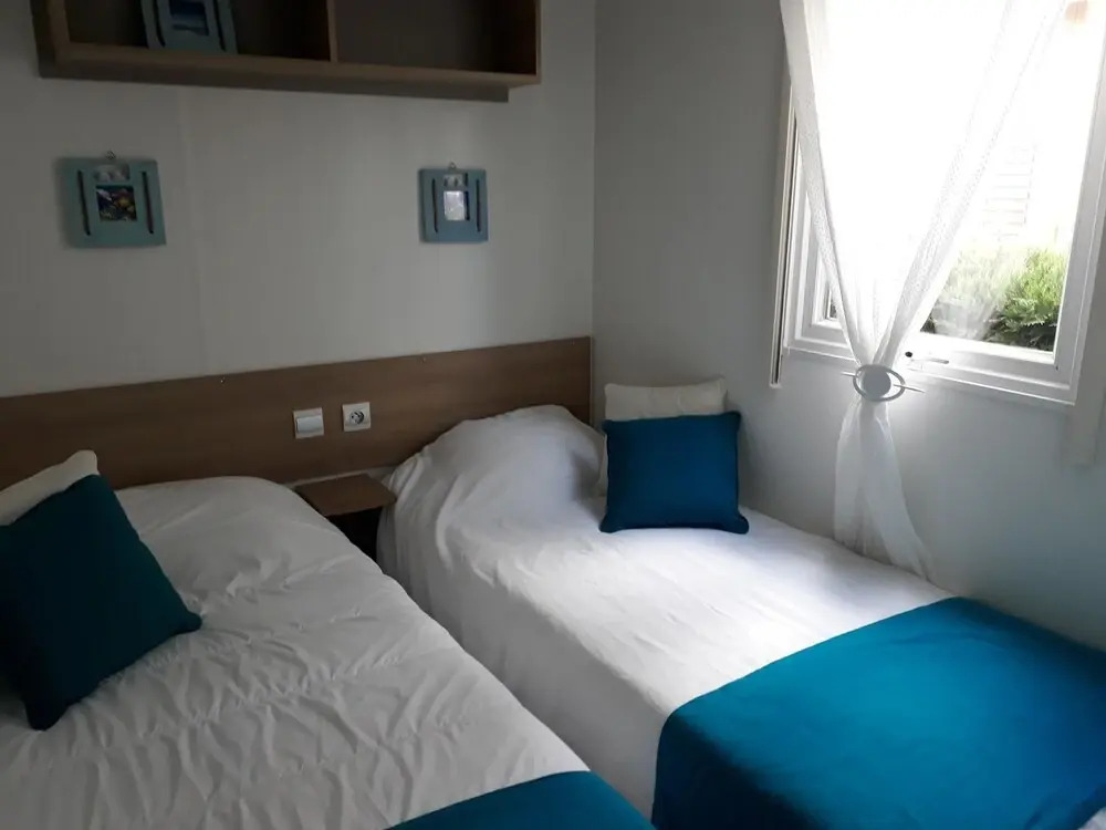 Bungalow With 3 Bedrooms in Les Mathes, Camping Les Charmettes 4 , Wit