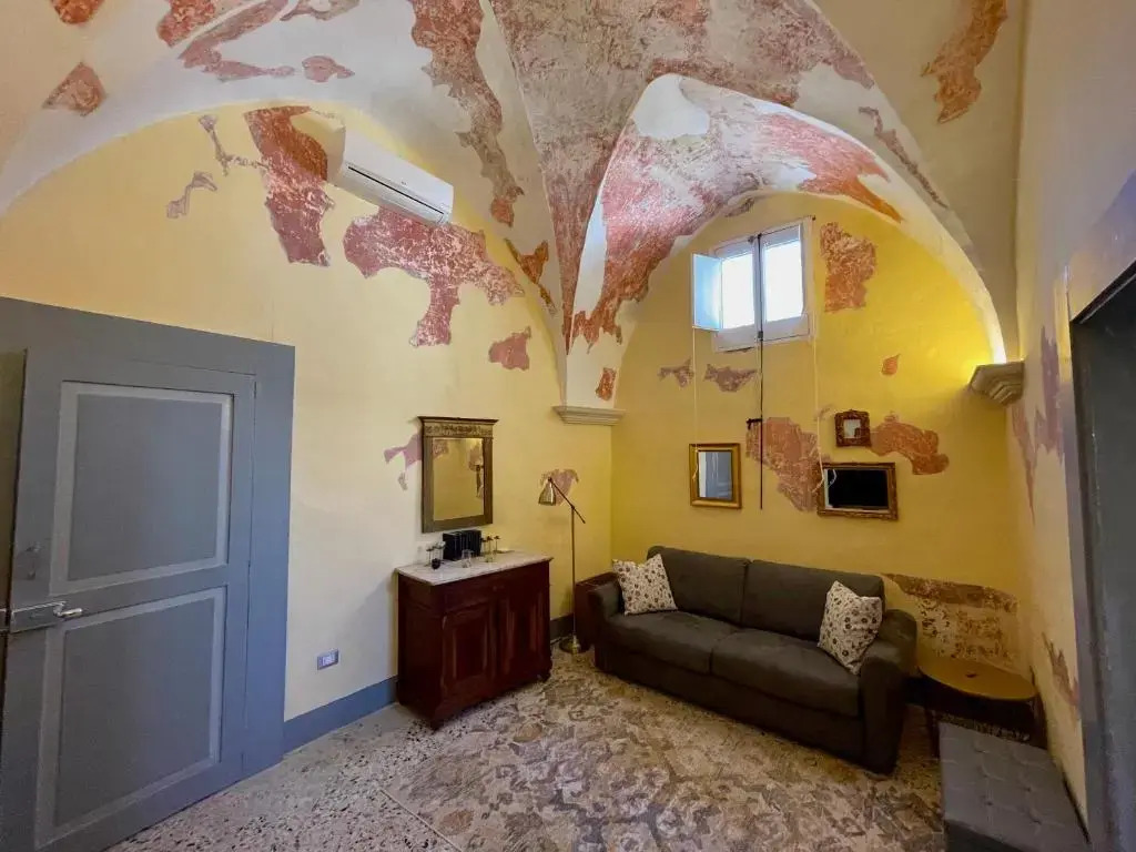 Palazzo de Carlo e il parco dei 7 pozzi