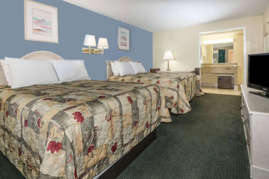 Days Inn by Wyndham Austin South