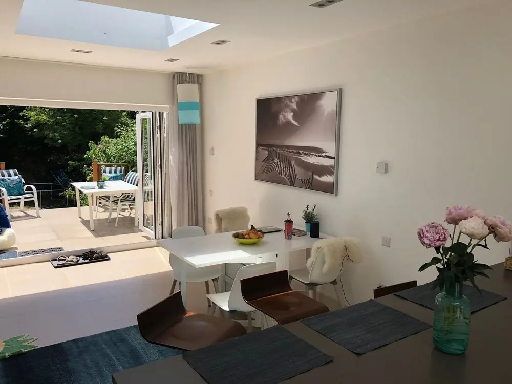 The Spacious Fitzjohn’s Road Apartment - RKC