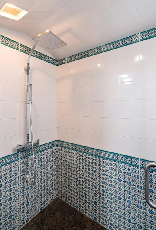 Spacious & Artistic Retro 2 Bedrooms Apt + SAUNA