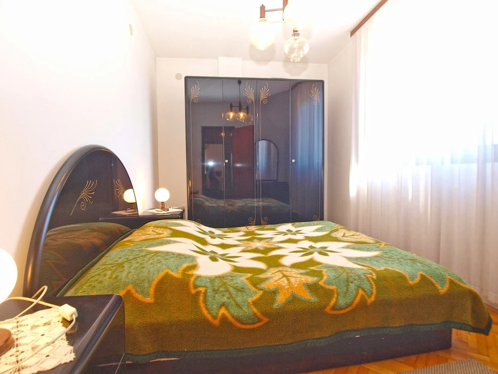Apartment 1586