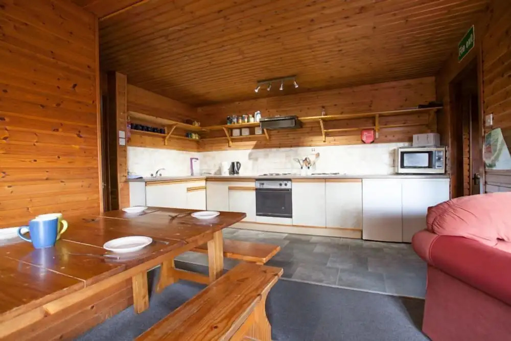 Snowgoose Apartments & Bunkhouse