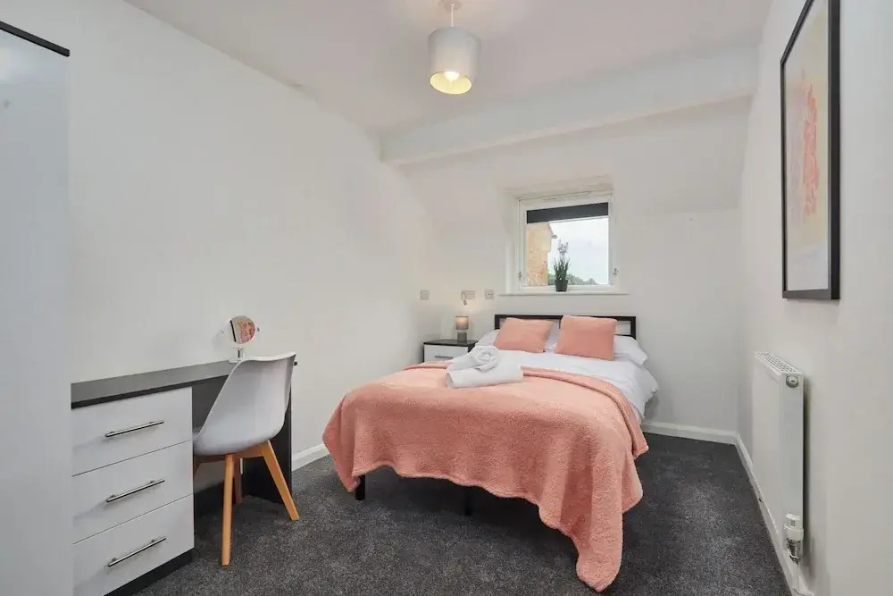 4 Bedroom, Free Parking, Contractors & Families