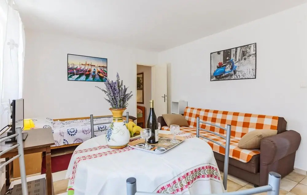 1 Bedroom Beautiful Home In Pula