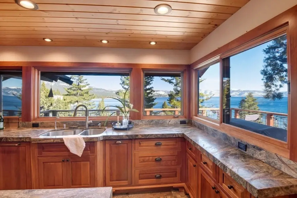 Luna Del Lago Luxury Home - Hot Tub, Lake View 3 Bedroom Home by Redawning