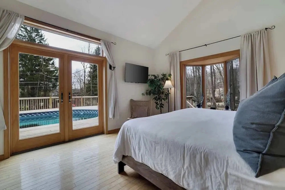 Pocodobe Private Pool Retreat in Poconos