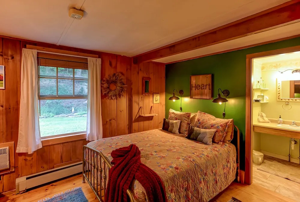 Timberholm Inn