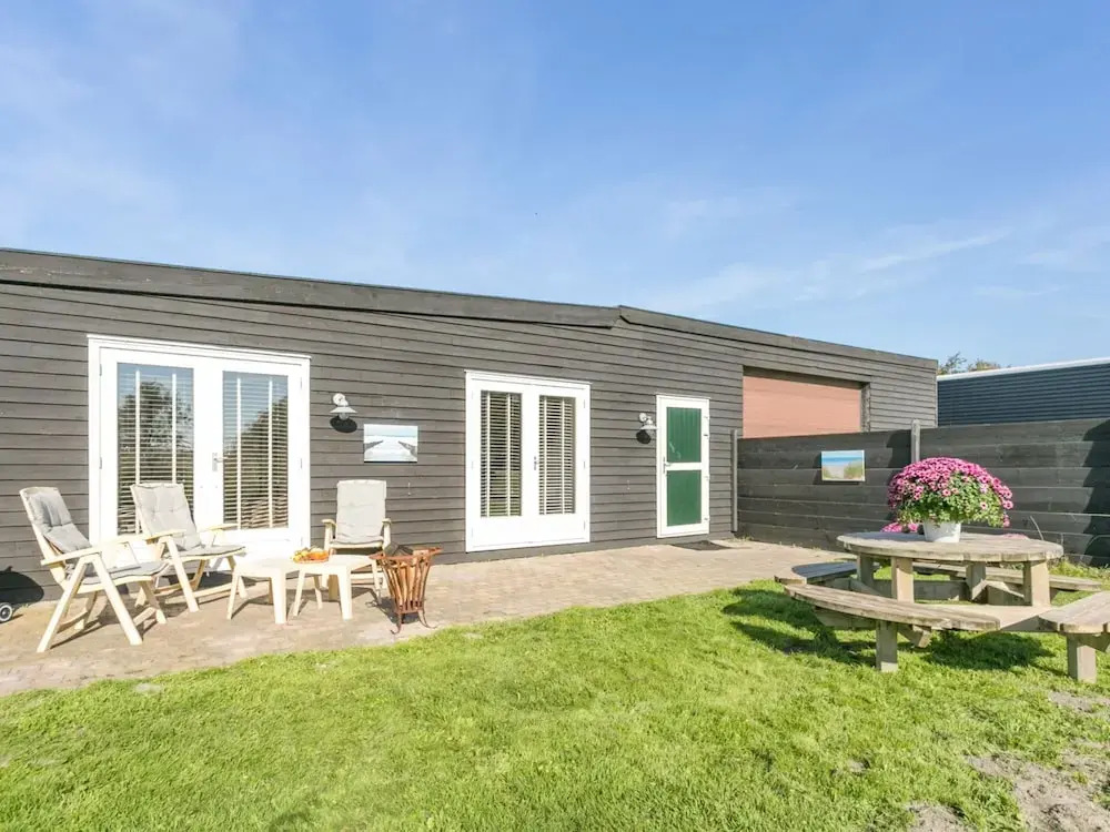 Lovely Holiday Home in Ouddorp With Barbecue