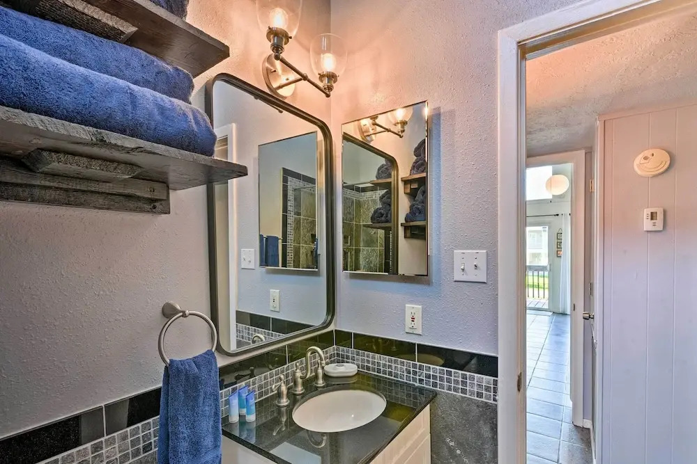 Cozy Galveston Beach House - Walk to the Gulf!