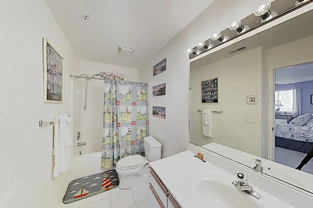 Walk To Beach! Bayfront End Unit W/ Pool & Patio 2 Bedroom Condo