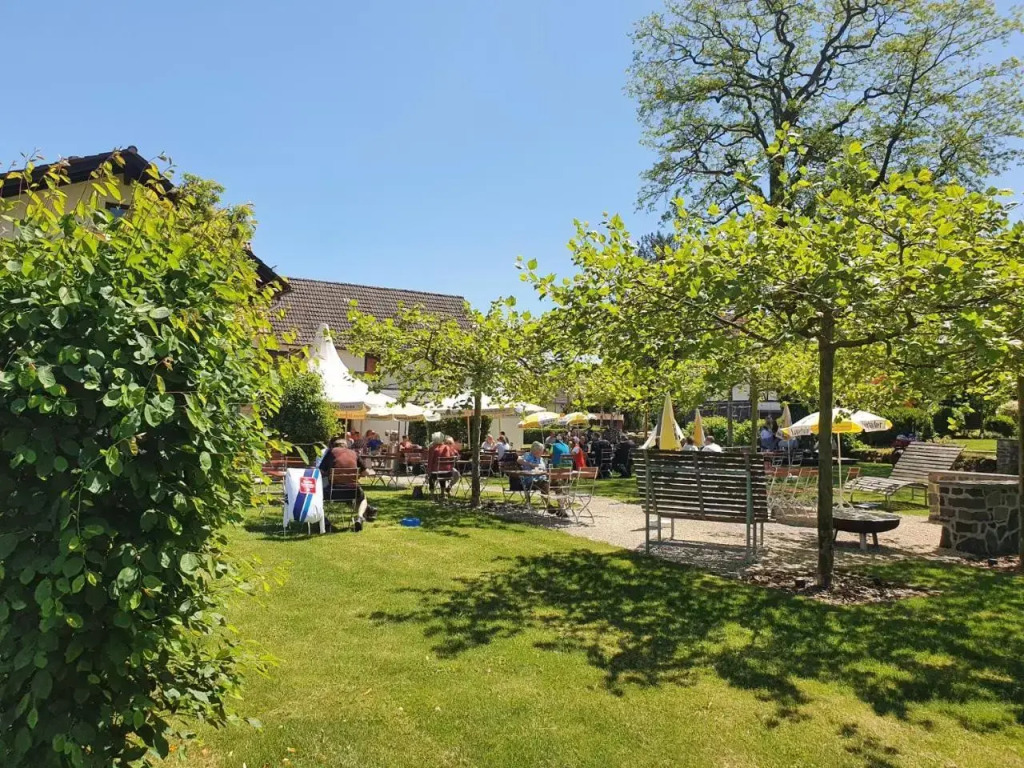 Deutsches Haus Hotel Restaurant Gastwirtschaft Biergarten am Radweg Bermuthshain