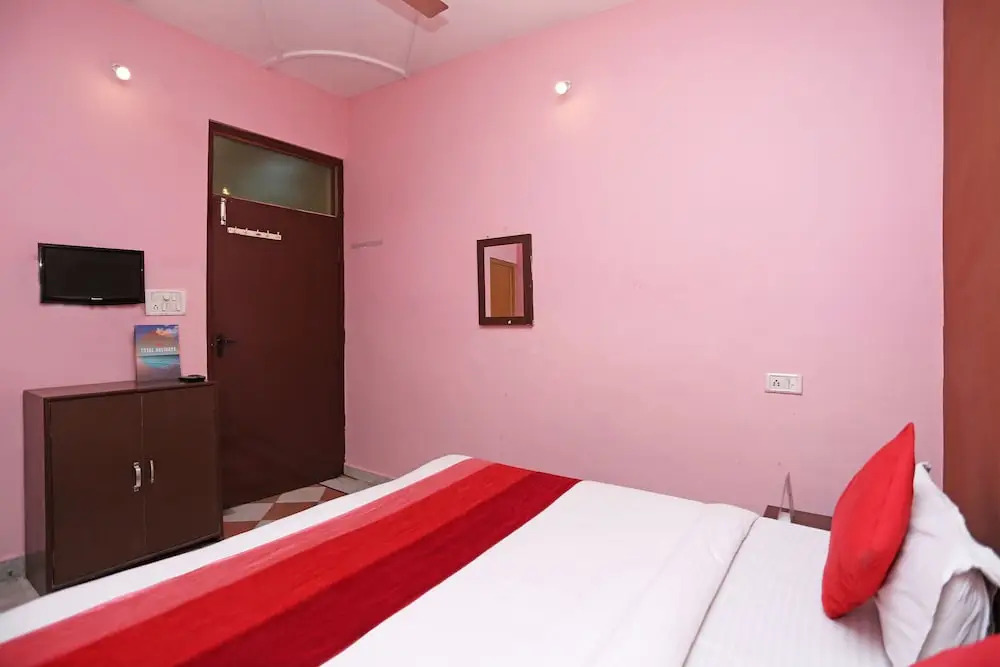 OYO Flagship 14800 Hotel Arun