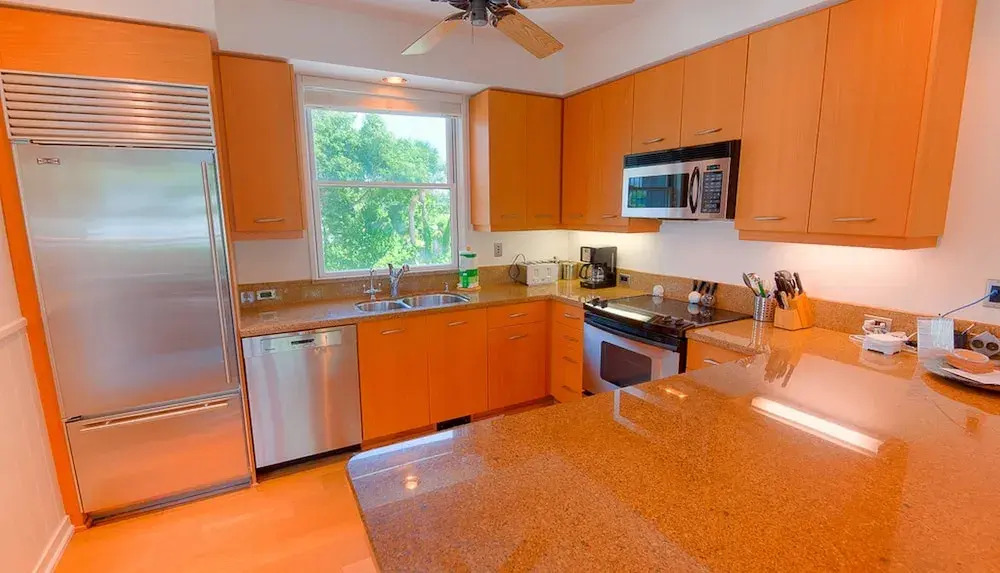 Hunters Point Apartment 6