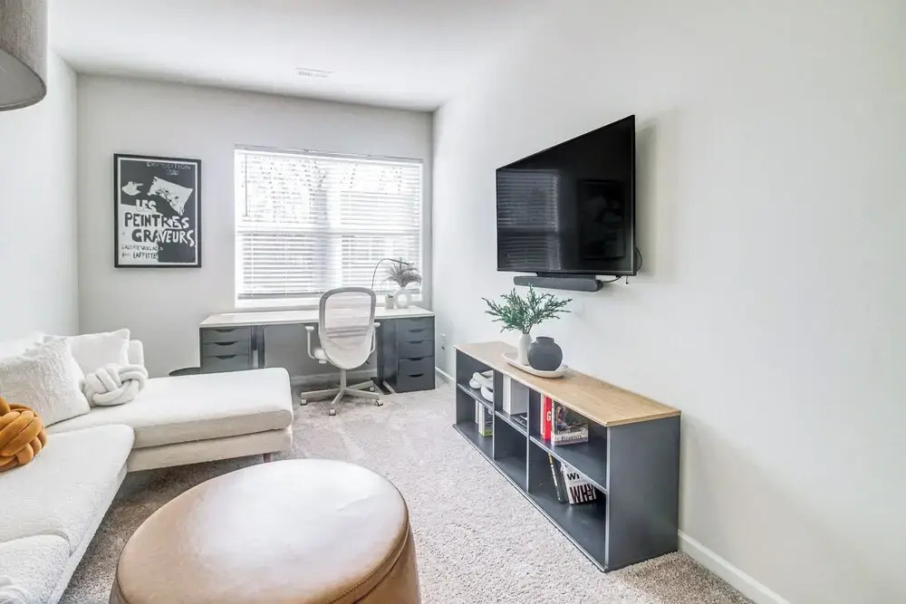 7 Mi to Uptown: Townhouse w/ Patio in Charlotte!