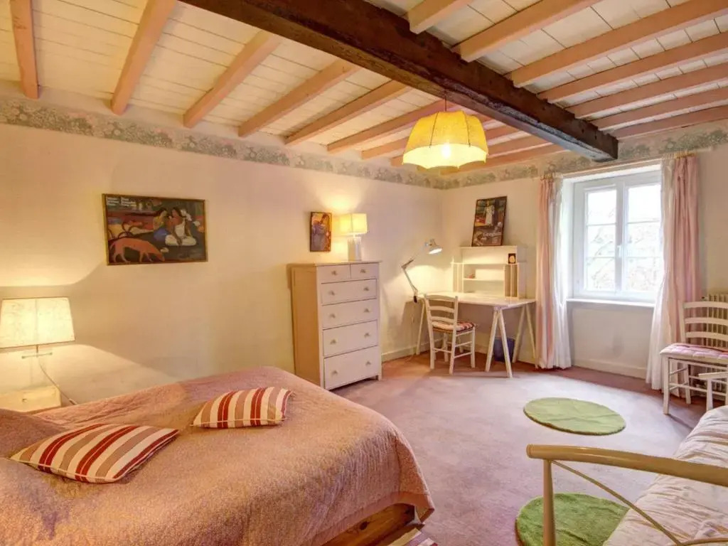 Gîte spacieux avec jardin calme et jeux denfants - FR-1-496-95