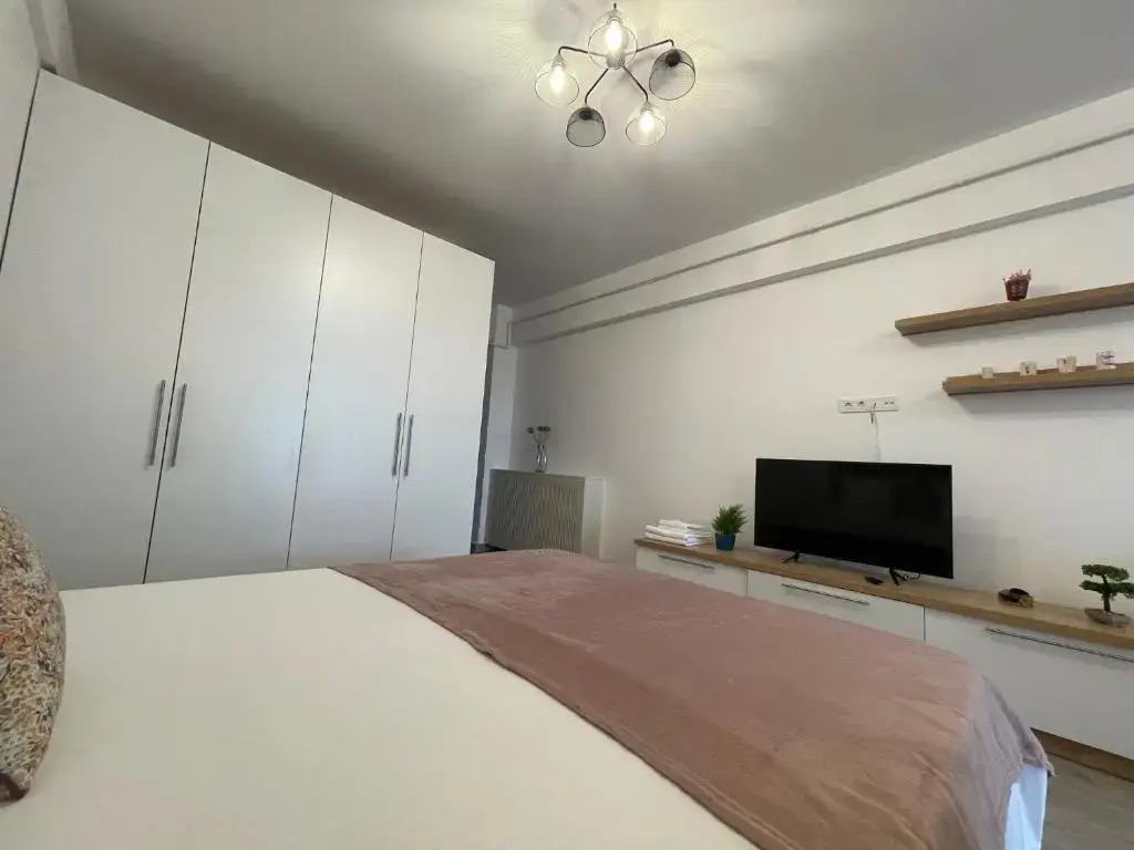 DEKO Apartments & Studios Near Palas Mall - Parking Option