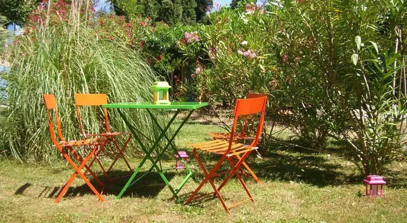 La Cigale au Bord de Leau