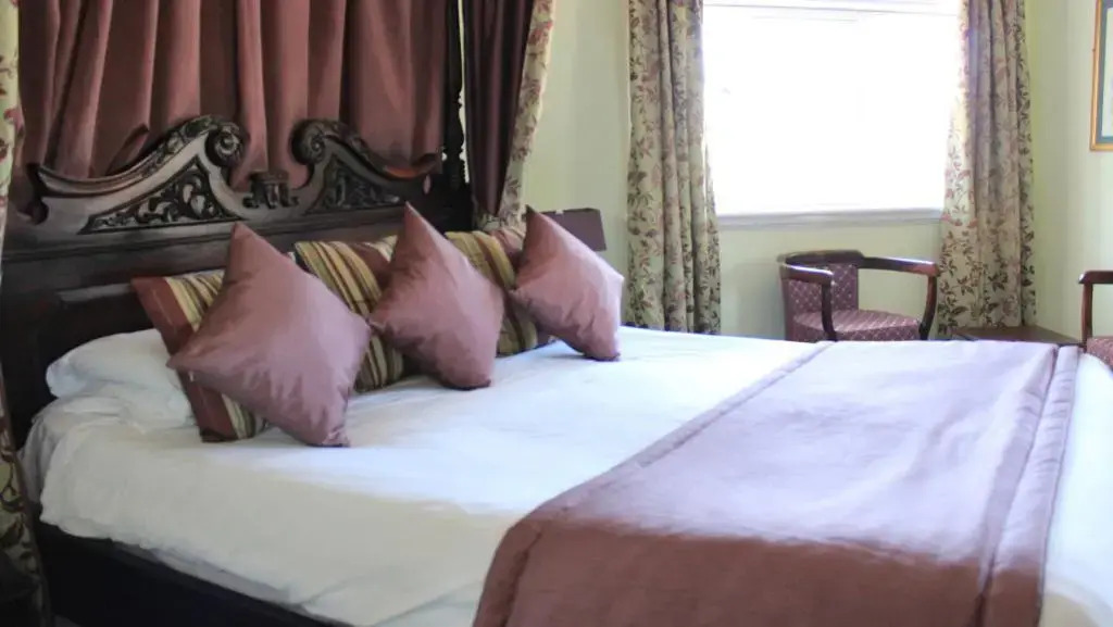 The Devils Punchbowl Hotel