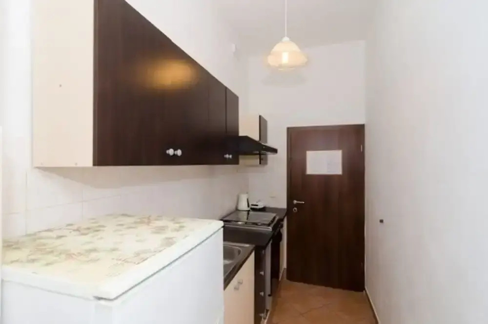 Pavo - Comfortable With Parking Space - SA4