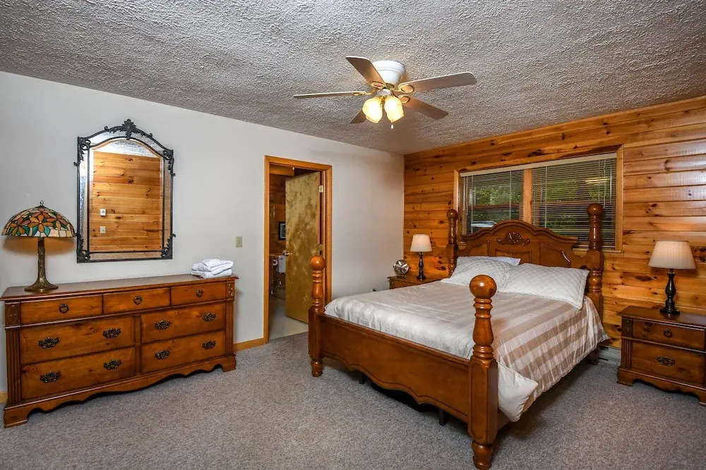 Hillside Retreat 4 Bedroom House
