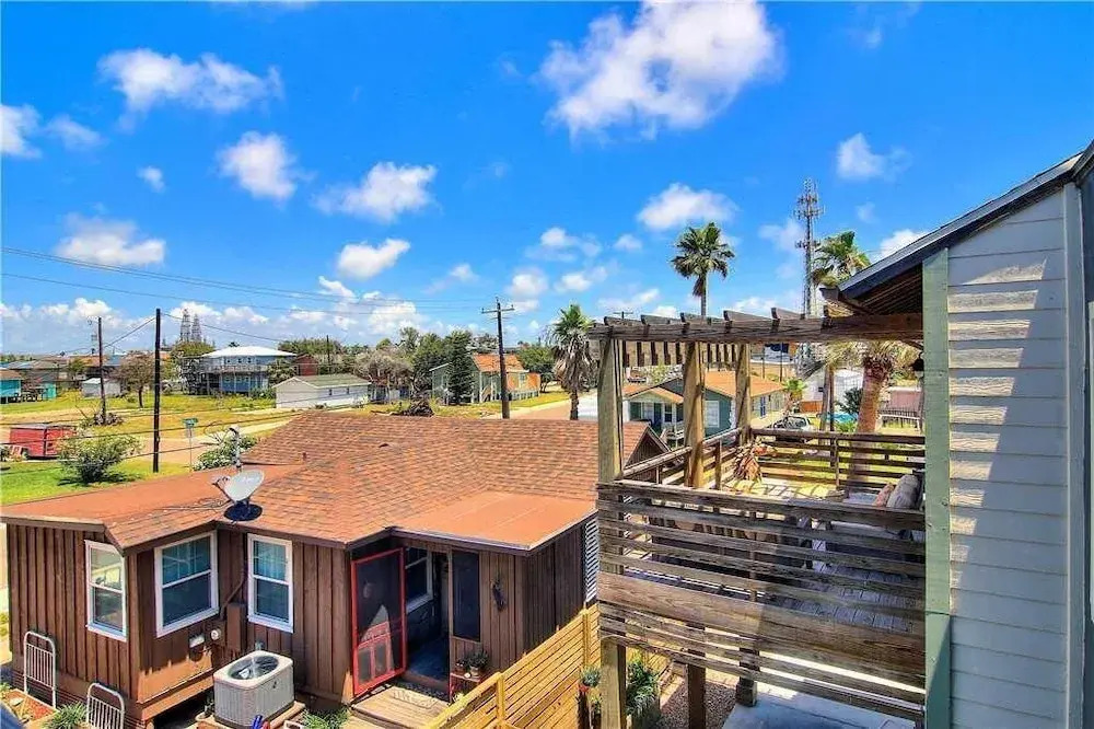 The Oyster House 3 Bedrooms 2.5 Bathrooms Home