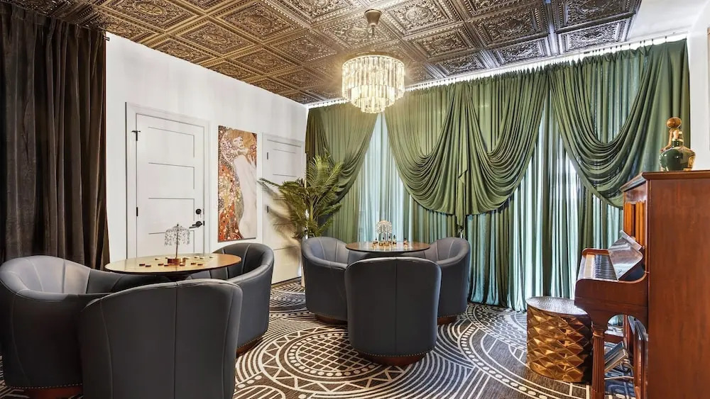 The Great Gatsby by Avantstay Hot Tub + Private Rooftop + Speakeasy Lounge + Firepit
