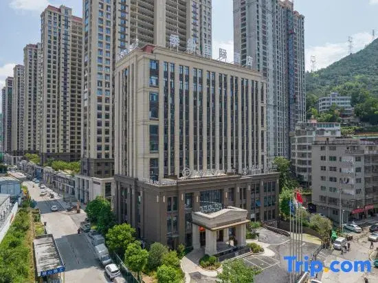 Jifen International Hotel (Qingtian High-speed Railway Station)