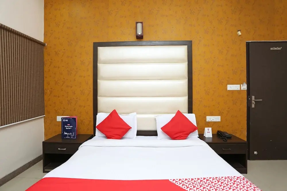 OYO 12479 Hotel city shine