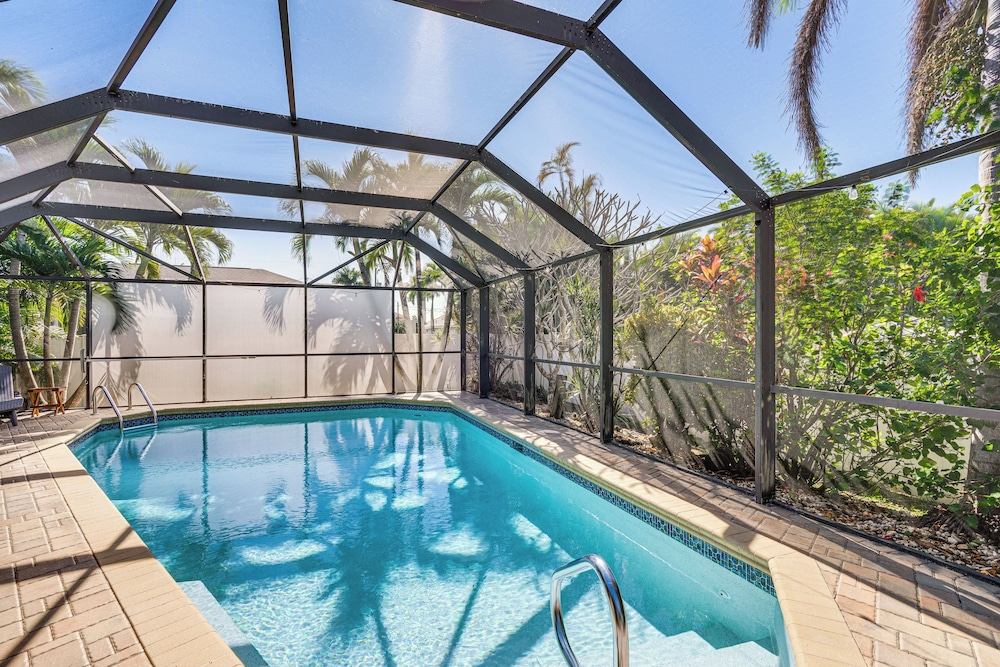 Heated Pool, 3 Mi to Dtwn: Cape Coral Escape!