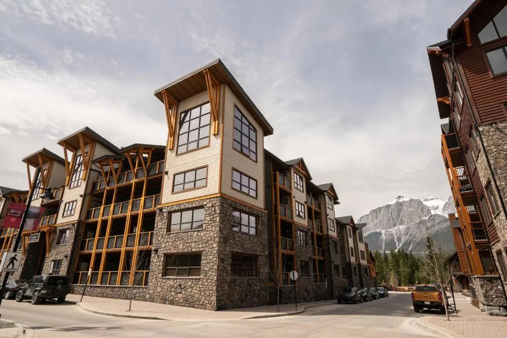 Spring Creek White Spruce Lodge Luxury 1 Bedroom plus Den by Mountain Haven Vacations