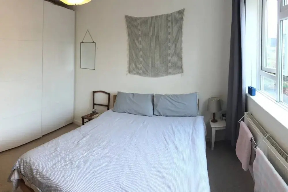 Spacious North London Flat With Balcony