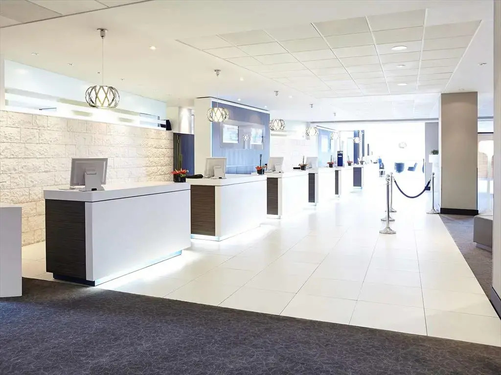 Novotel London West