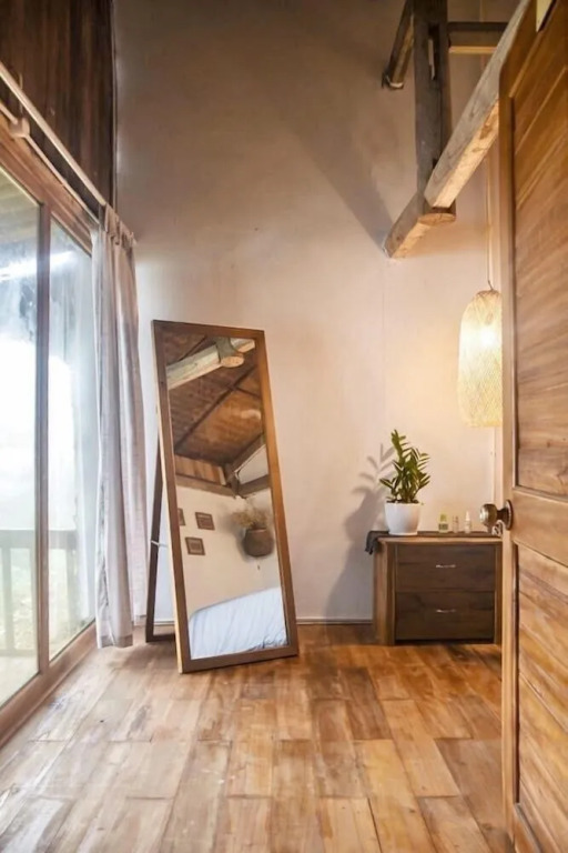 Toce House Tả van