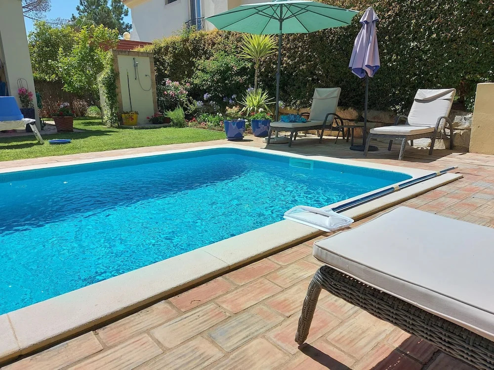 Beautiful 2-bed Villa in Quinta do Lago With Pool