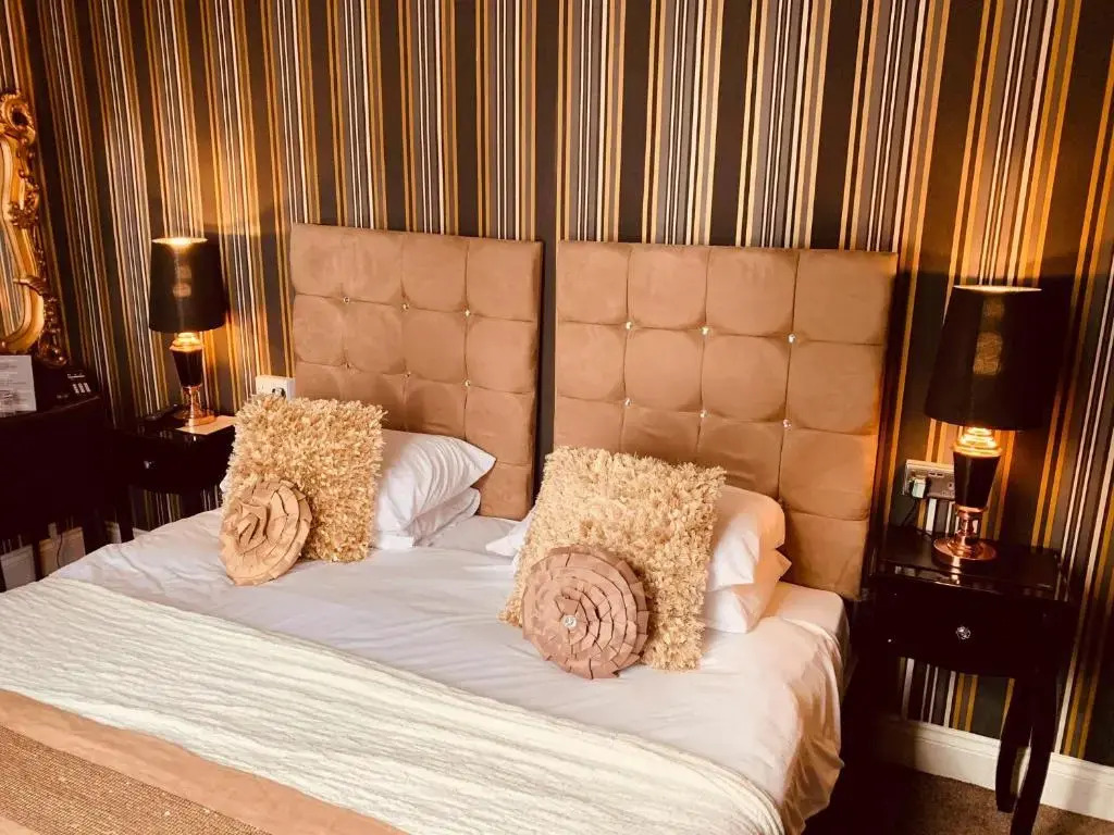 The Hotel Commodore
