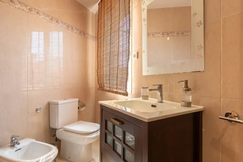 De Ronda in Co n With 1 Bedrooms and 1 Bathrooms
