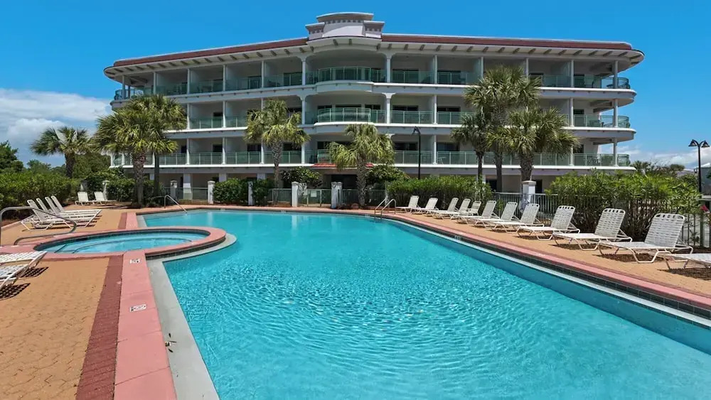 Charming Studio for 2 - Pool Views - Next Door to Alys!