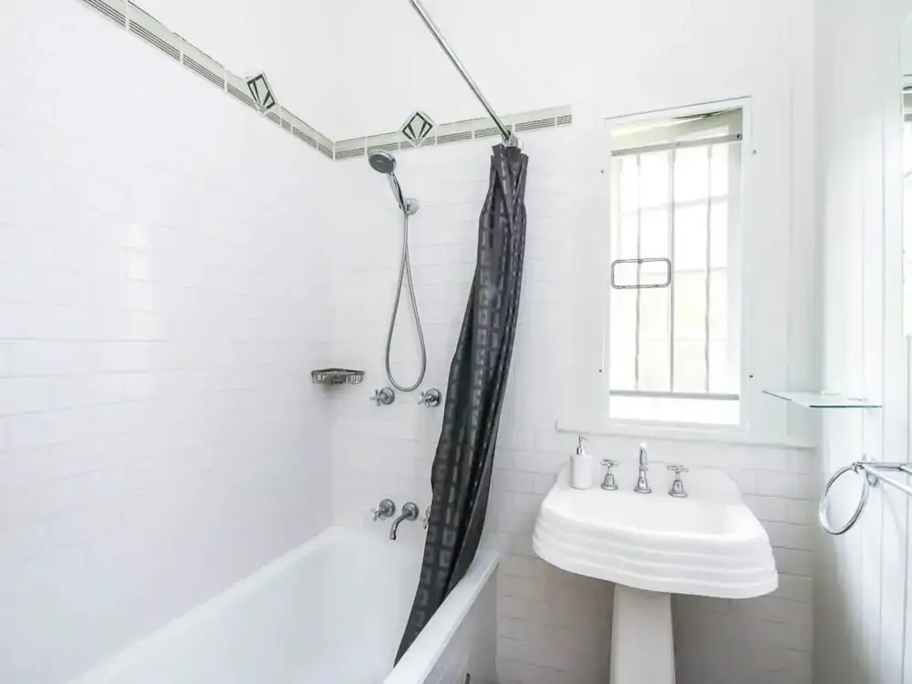 Quiet 3 Bedroom House in Albion With Parking