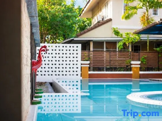 MAHI Pool Villa | 4BR Near Airport & Old Town