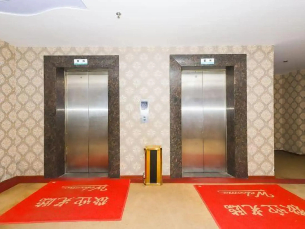 Dongguan Xinyi Business Hotel (Xingtai Academy)