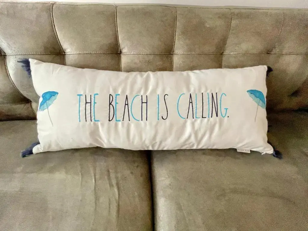 Beach Casa - Sleeps 8, Comfy Queen Beds & Views