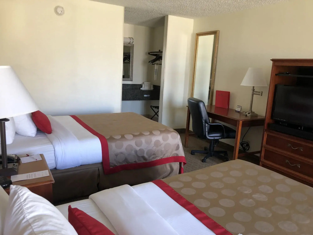 Iberia House & Suites