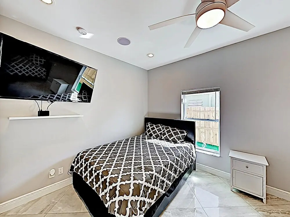 New Listing! Sumptuous Near Beach W/ Pool 3 Bedroom Home
