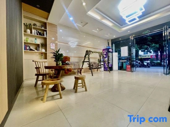 Yuelai Hotel (Nanning Shi Dashatian Subway Station Jinxiangdadao Subway Station)